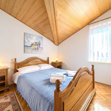 Apartment With Parking Space Njivice, Krk - 20543 *