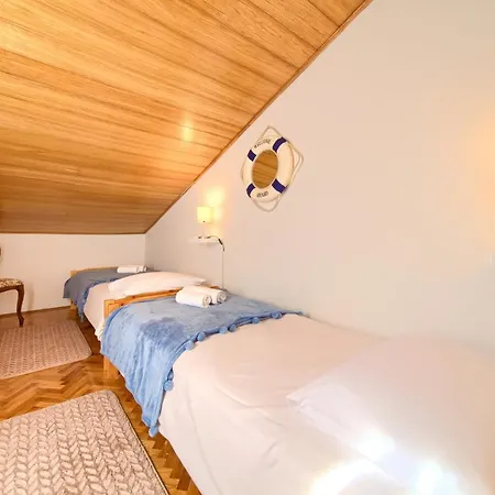 With Parking Space Njivice, Krk - 20543 Apartment Njivice